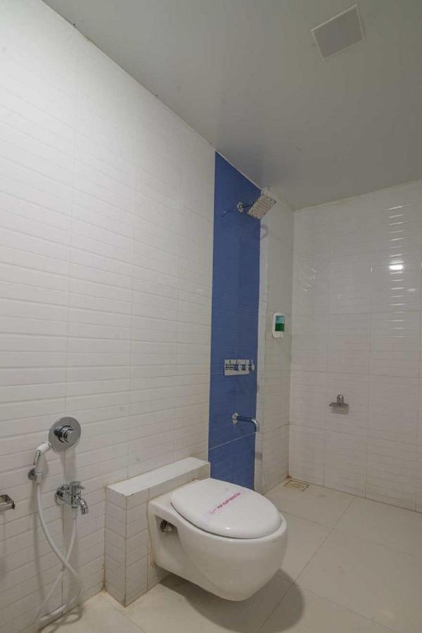 Hotel Satkar Сурат Экстерьер фото
