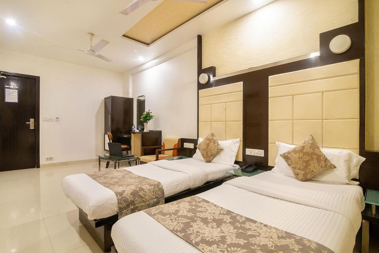 Hotel Satkar Сурат Экстерьер фото