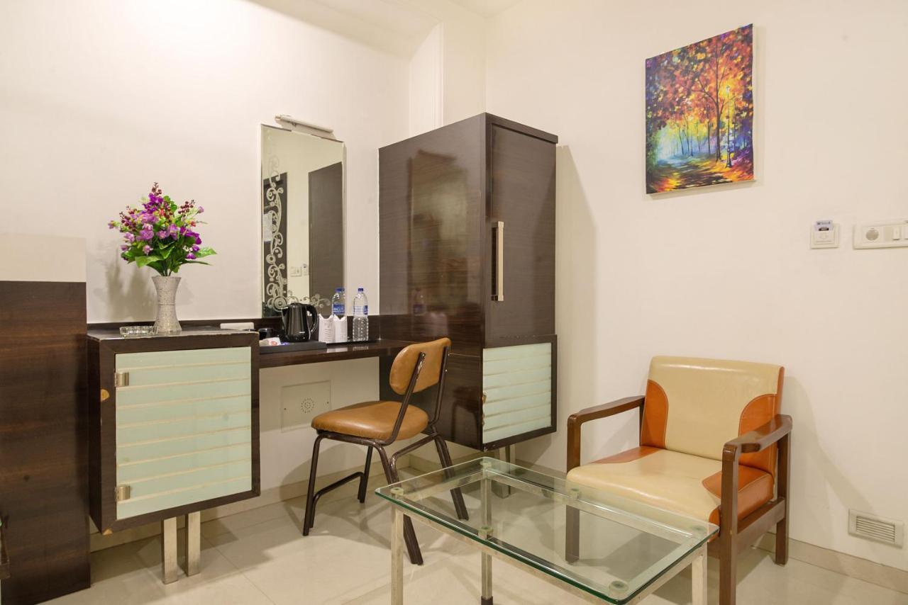 Hotel Satkar Сурат Экстерьер фото