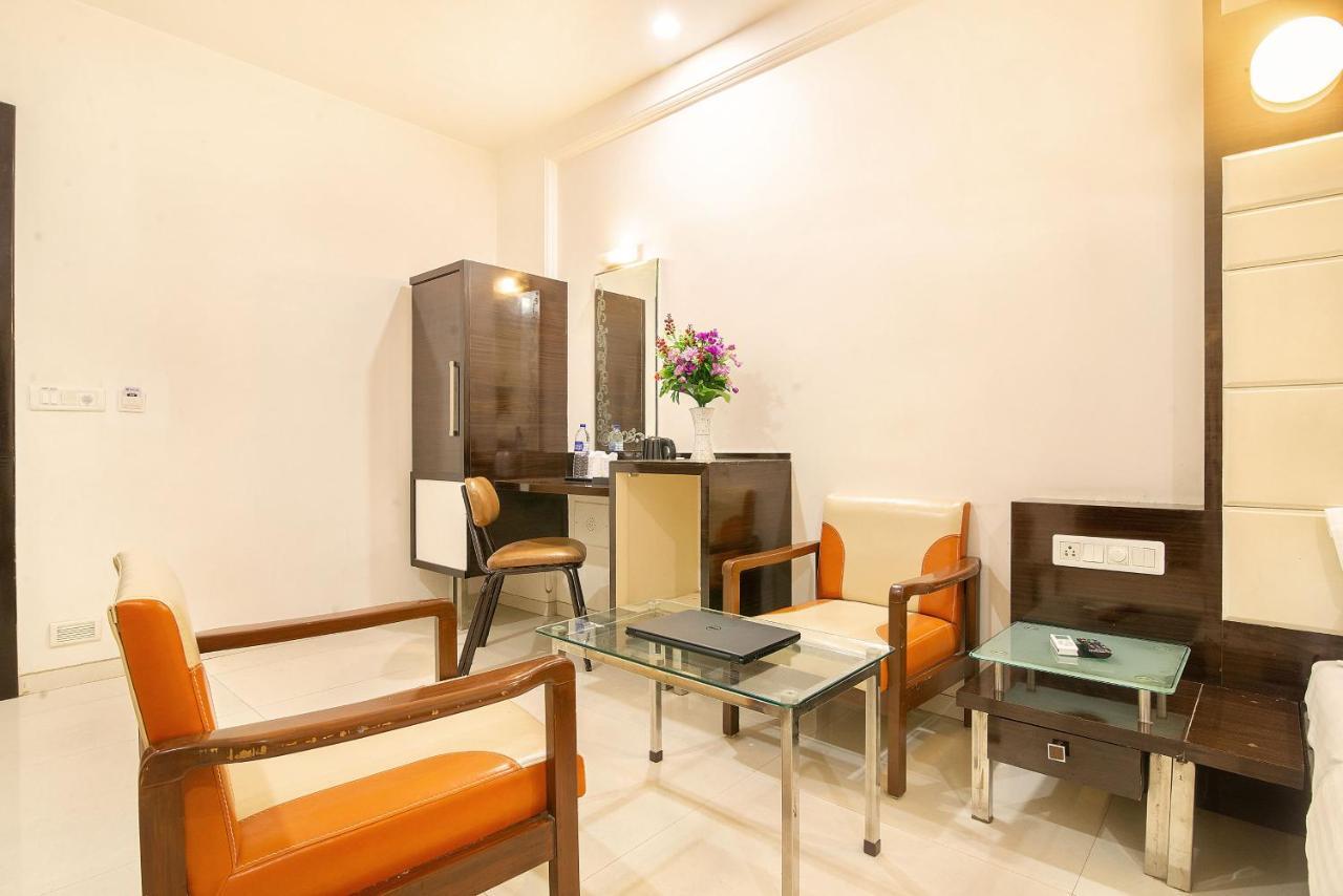 Hotel Satkar Сурат Экстерьер фото