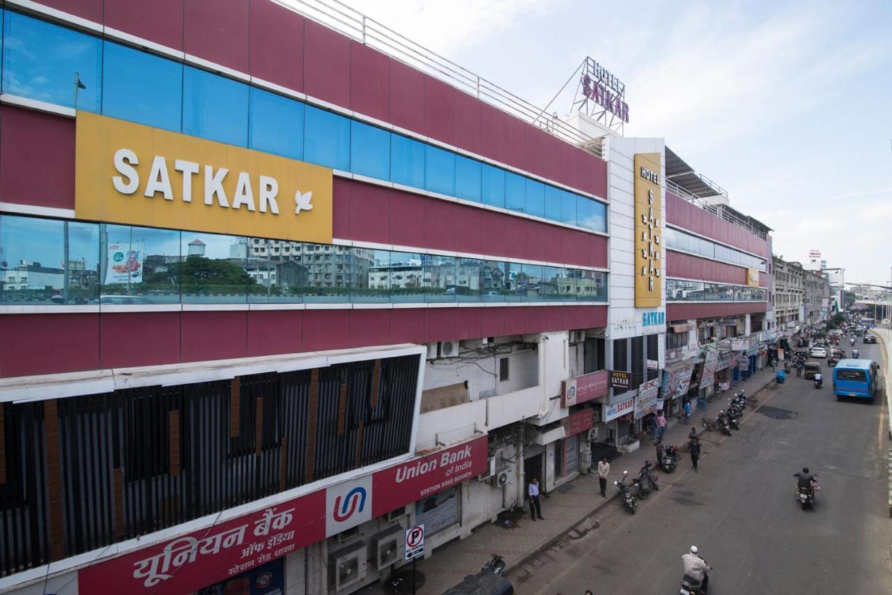 Hotel Satkar Сурат Экстерьер фото